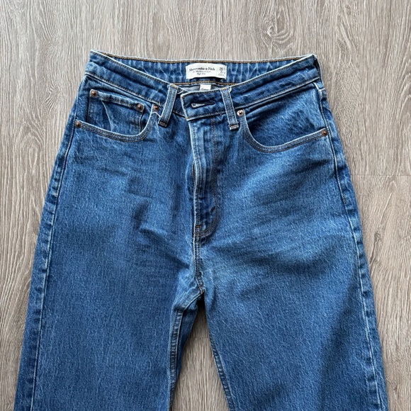 Abercrombie 90s Relaxed Jean - Picture 2 of 6